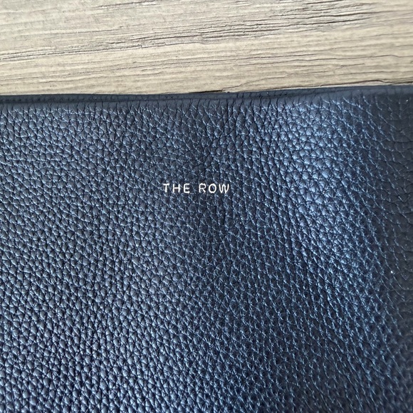 The Row n/s large park tote bag in black - Picture 2 of 11